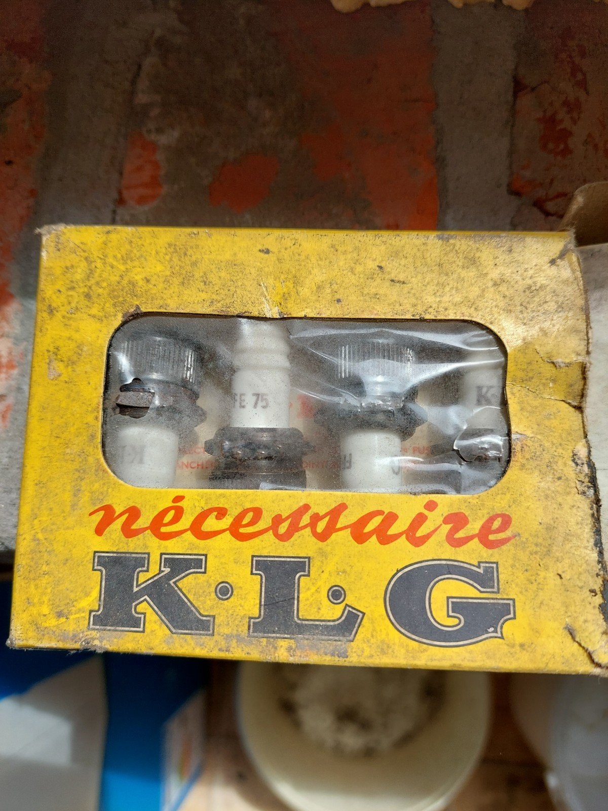 Oldtimer nieuwe nos klg bougies, Enlèvement