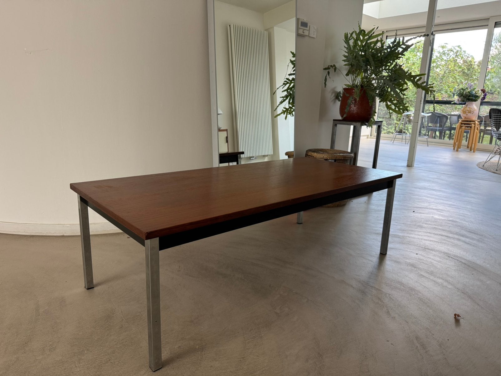 Belle table basse au design vintage, Maison & Meubles, Enlèvement, Comme neuf