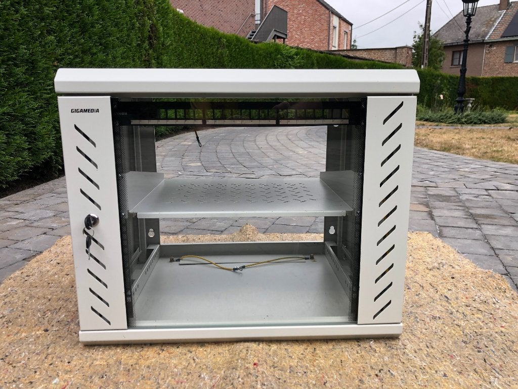 GIGAMEDIA 19” 9U wandkast met glazen deur, Informatique & Logiciels, Ordinateurs & Logiciels Autre, Enlèvement, Comme neuf