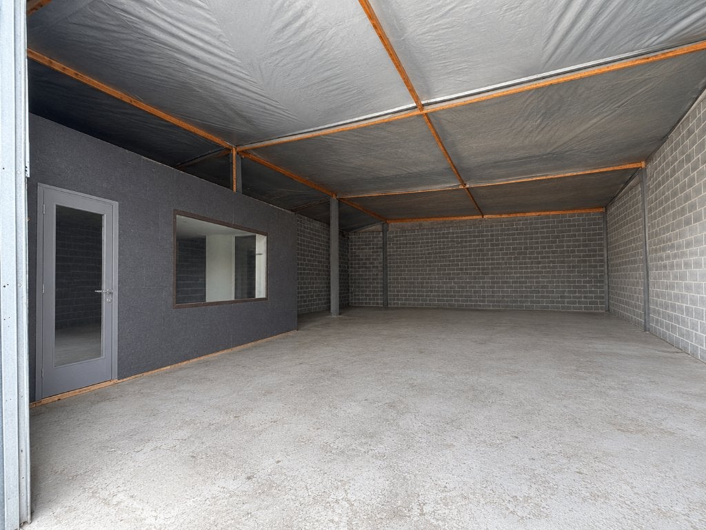 Hanger à louer - 170m2, Immo