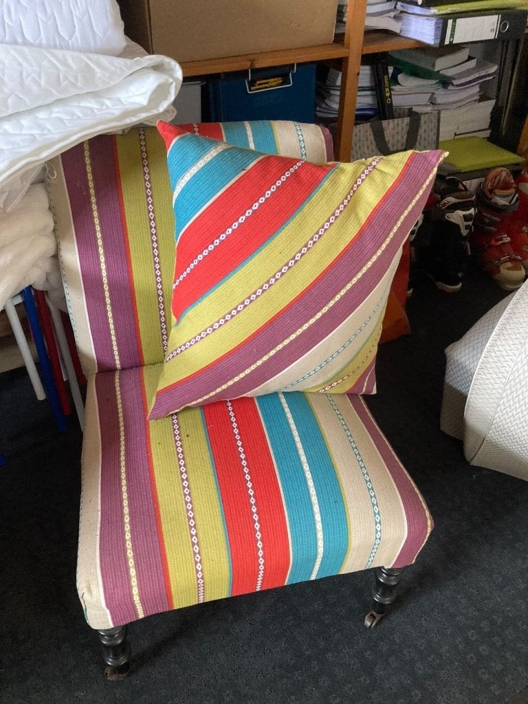 Kleurrijk retro zeteltje  met vernieuwde zit- en rugleuning, Ophalen, Stof