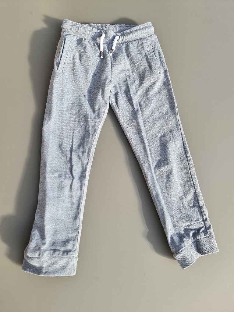 grijze jogging broek, Urban Wave, 122, Kinderen en Baby's, Ophalen, Zo goed als nieuw, Broek