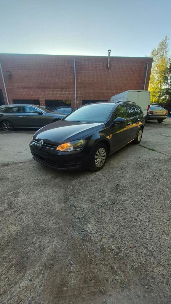 Voiture endommagée VW Golf VII 1600CC TDI 77KW année 2015 eu, 1600 cm³, Enlèvement, Noir, Boîte manuelle