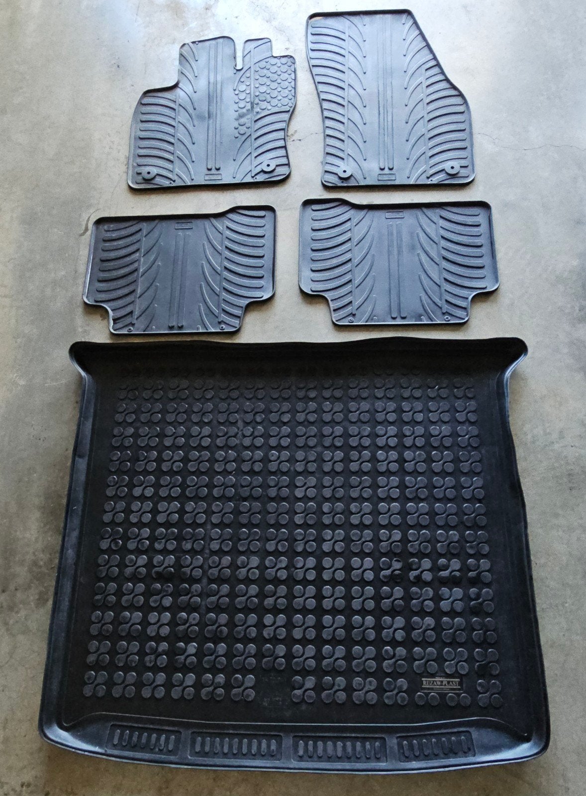 Tapis caoutchouc pour vw Touran, Enlèvement