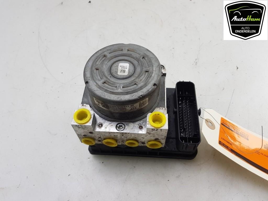 ABS POMP Volkswagen Golf VIII (CD1) (01-2019/-), Gebruikt, Volkswagen