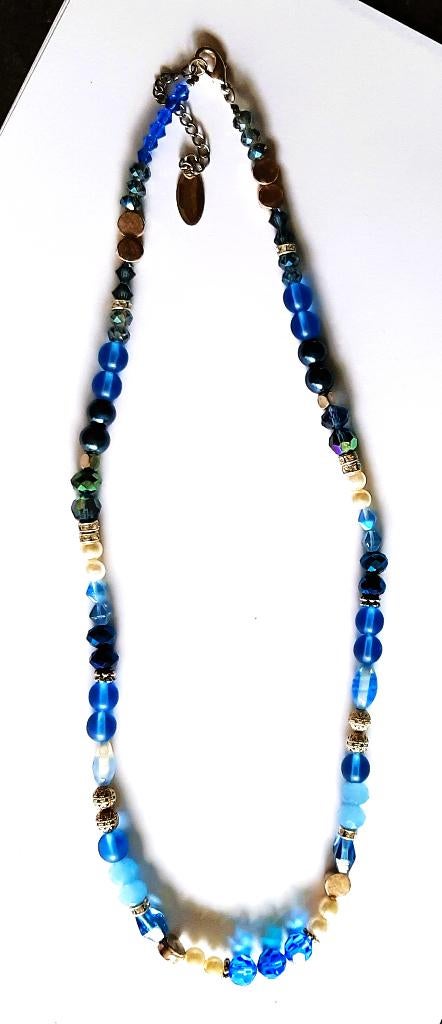 Te koop: Mooi fijn blauw kettinkje., Handtassen en Accessoires, Kettingen, Ophalen, Nieuw, Blauw, Zilver