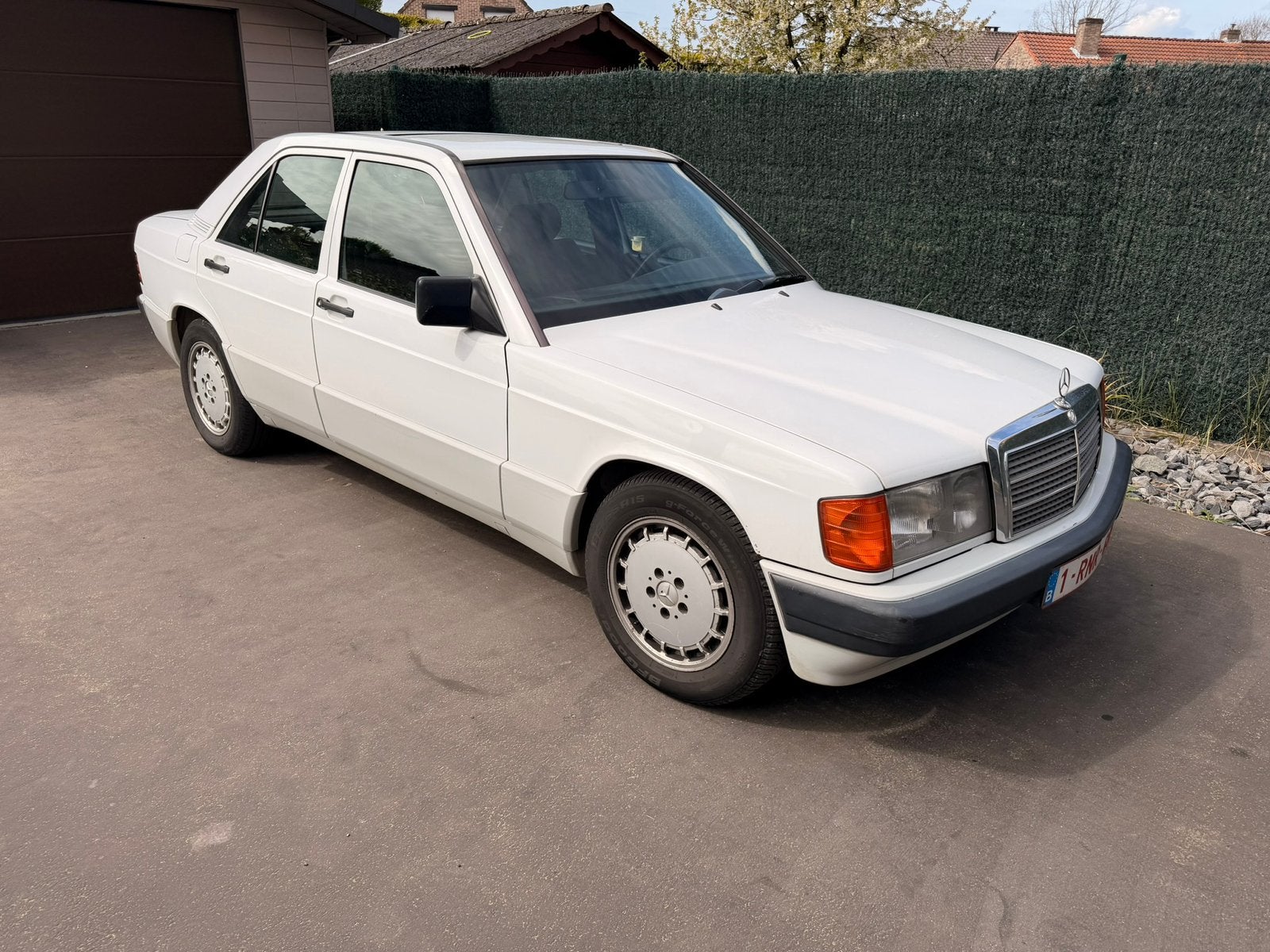 Mercedes 190d weinig roest. Witte rook, Auto's, Wit, Mercedes-Benz, 5 deurs, Particulier