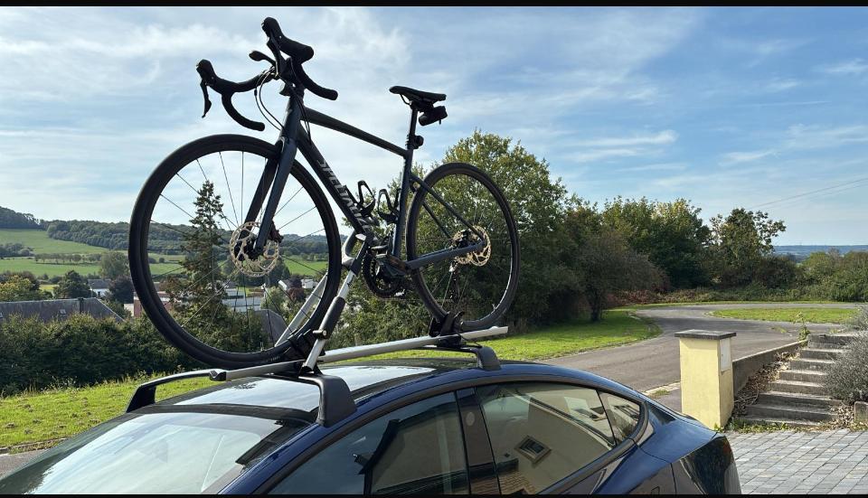 Barres de Toit Tesla (Model 3 & Y) + Porte-vélo Atera Giro, Autos : Pièces & Accessoires, Enlèvement, Utilisé
