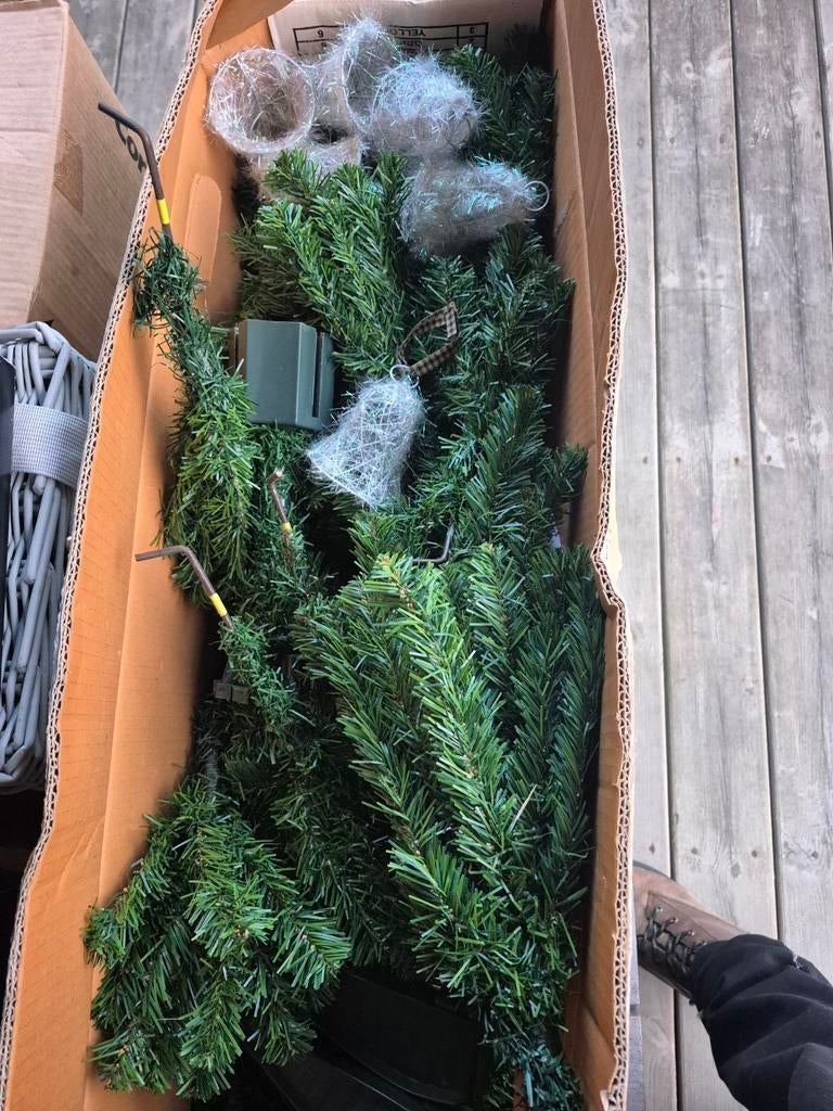 Kunststof kerstboom met accessoires, Huis en Inrichting, Ophalen of Verzenden, Zo goed als nieuw