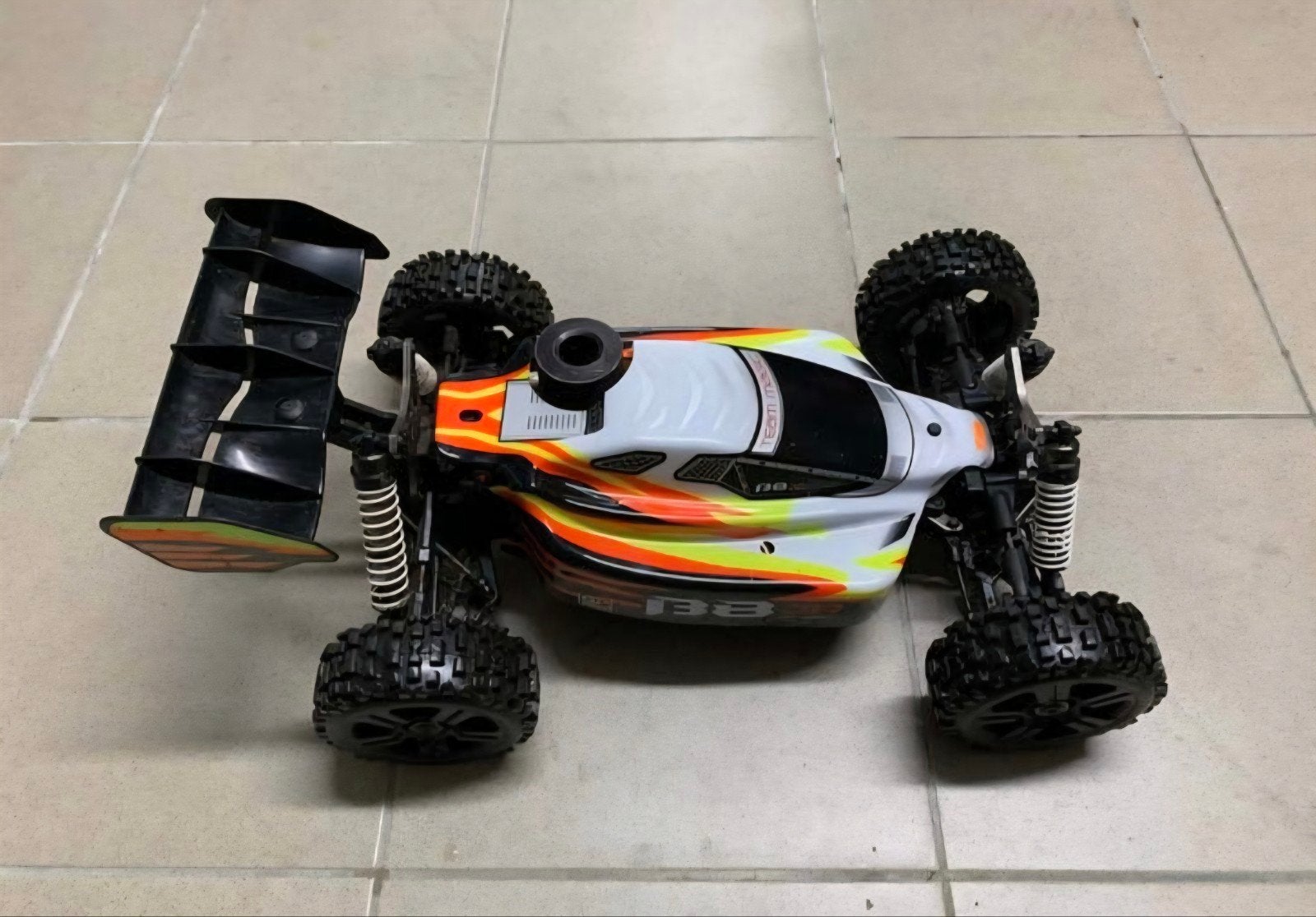 Buggy rc 1/8 nitro (thermique) en bon état, Enlèvement ou Envoi, Échelle 1:8, Comme neuf, Nitro