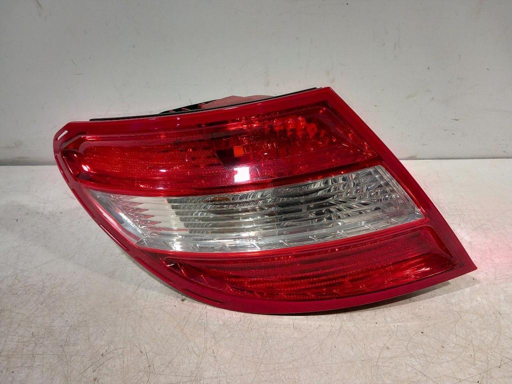 Achterlicht links buiten Mercedes-Benz C-Klasse, Onderdelen@venauto.nl, Van der Ven Autorecycling B.V., Gebruikt, Ettenseweg 76, 4706 PB Roosendaal, The Netherlands