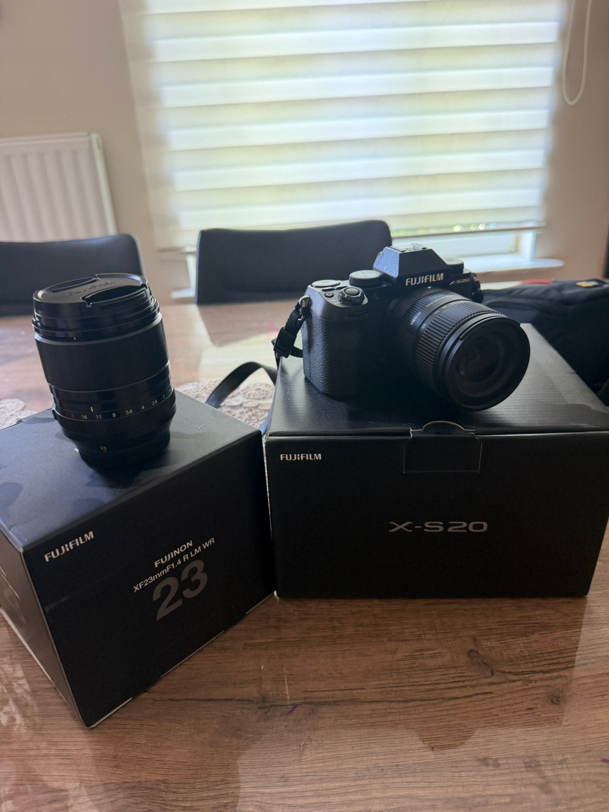 FUJIFILM X-S20 – État neuf 2 objectifs 2 batterie, Audio, Tv en Foto, Foto | Lenzen en Objectieven, Zo goed als nieuw, Accessoires