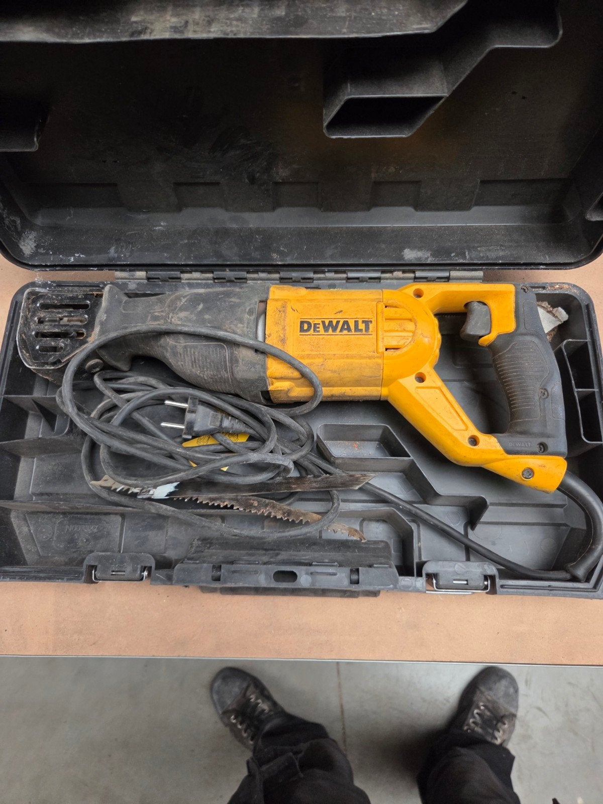 dewalt reciprozaag, Scie sabre, Enlèvement, Utilisé, 600 à 1200 watts