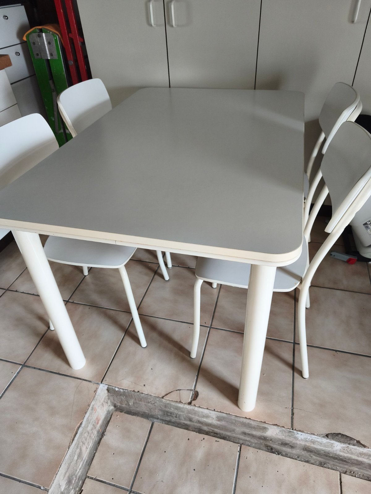 Keukentafel en 4 stoelen, Huis en Inrichting, Keuken | Keukenbenodigdheden, Wit, Ophalen