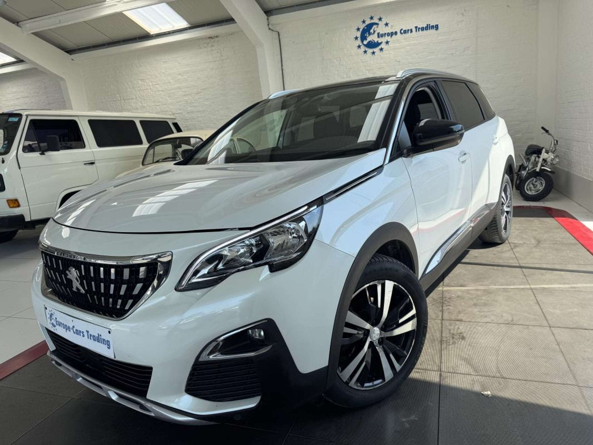 Peugeot 5008 ALLURE 130CH EAT8 1ER MAIN ENTRETIEN PEUGEOT 10, Automaat, Diesel, 131 pk, SUV of Terreinwagen
