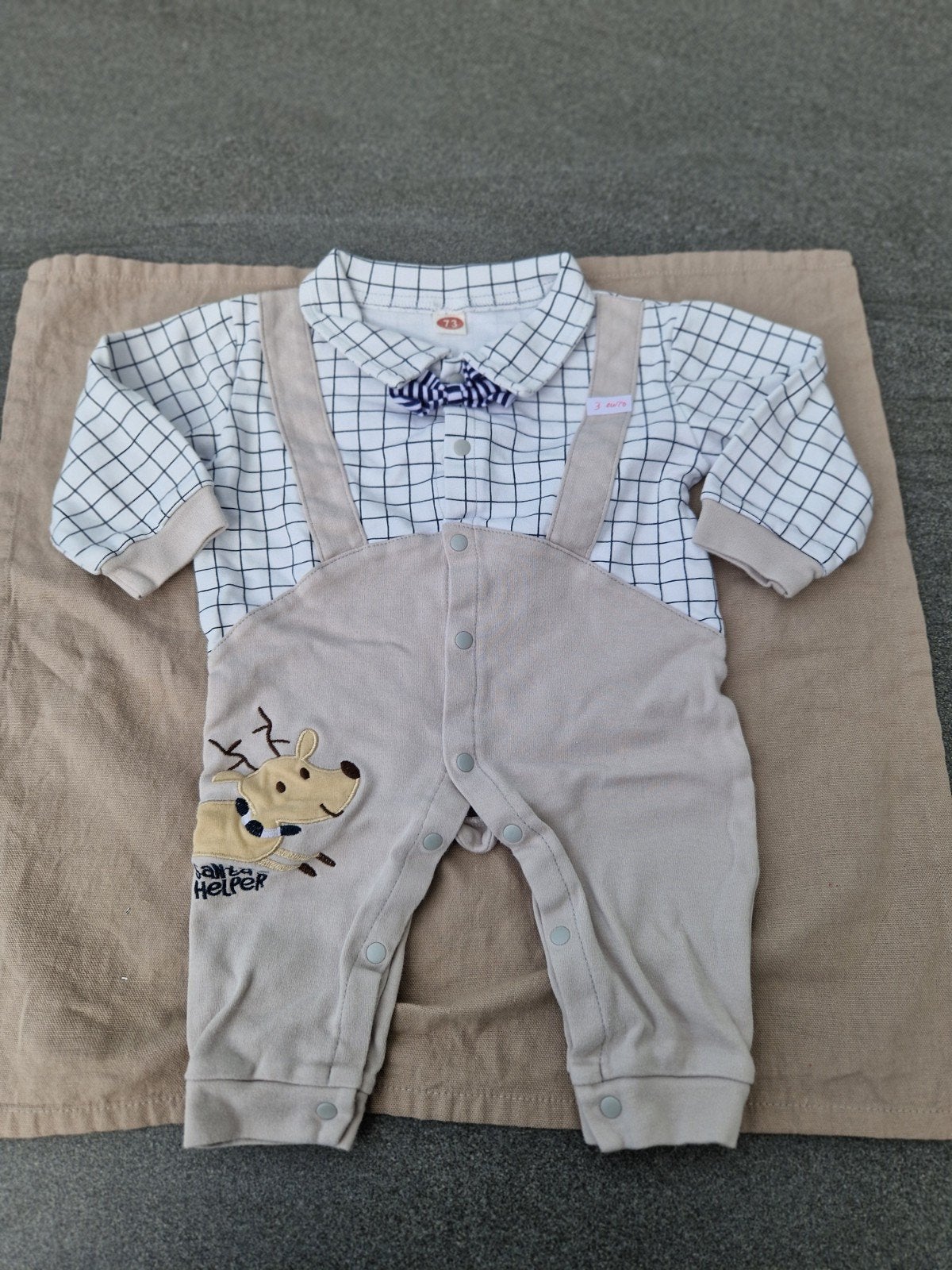 kruippakje met strik en hert op  maat 74, Kinderen en Baby's, Babykleding | Maat 74, Ophalen of Verzenden, Pakje
