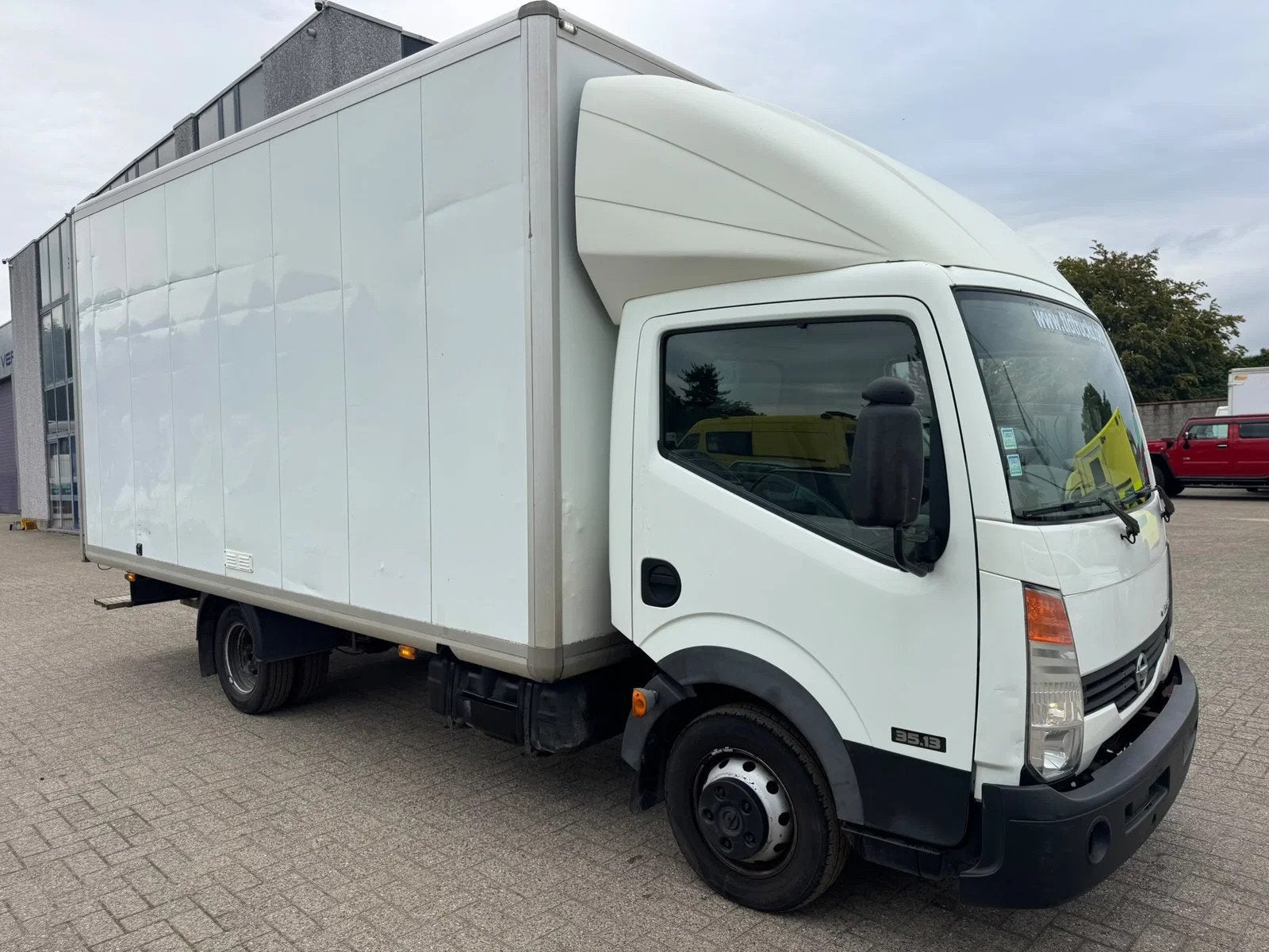 Nissan Cabstar *3500KG-AC-BELGIAN ORIGINE* (bj 2011), Auto's, Achterwielaandrijving, Gebruikt, Wit, Euro 4