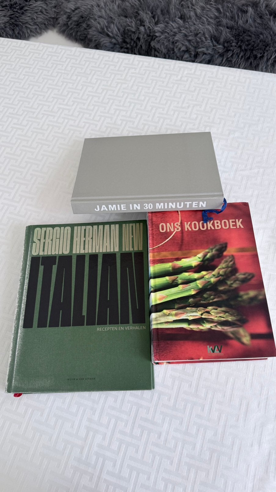 3 kookboeken hard Sergio Herman Jamie Oliver Ons Kookboek, Ophalen, Zo goed als nieuw