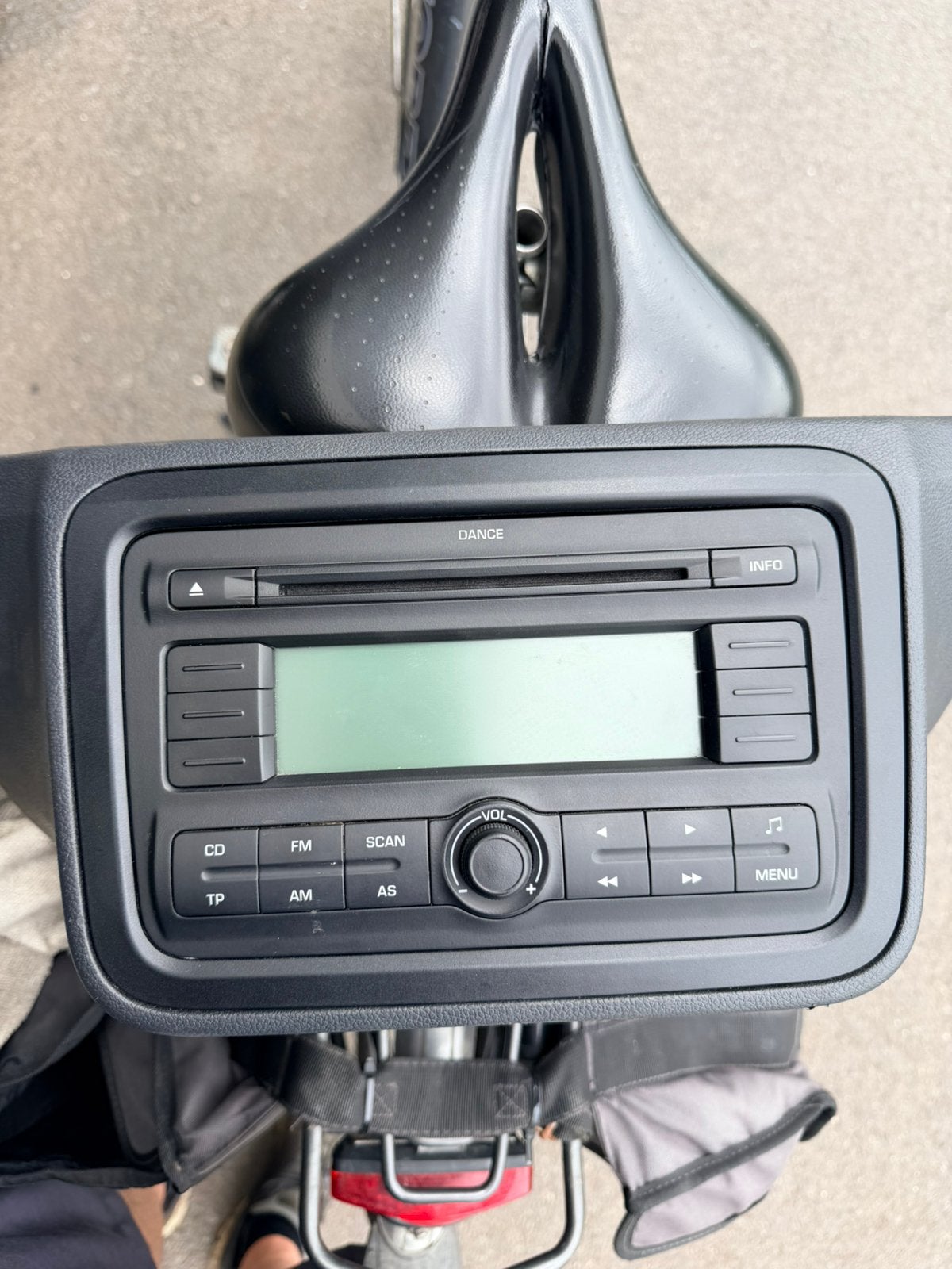 Radio, Enlèvement, Comme neuf