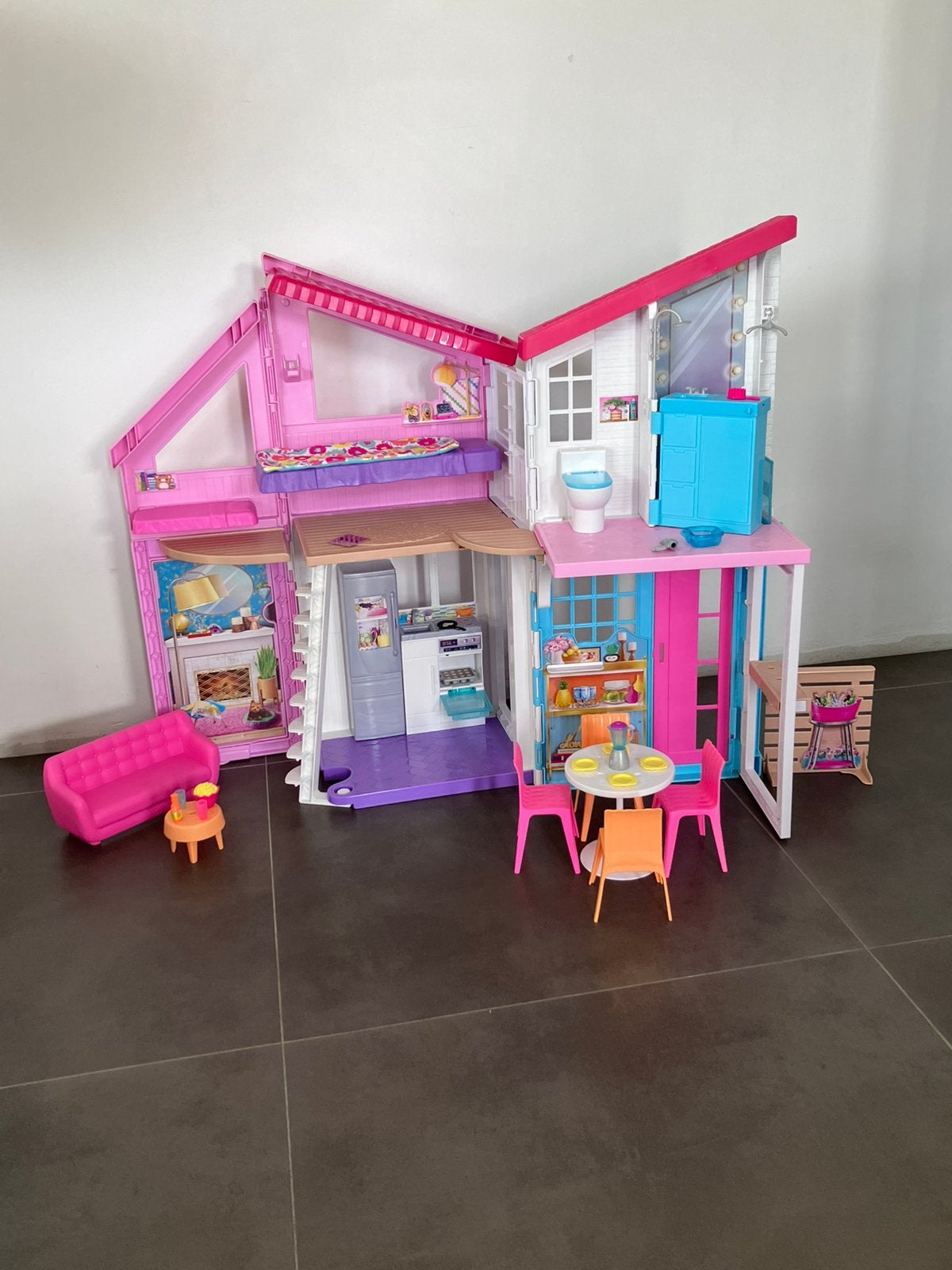 Barbie la maison Malibu avec accessoires, Enlèvement, Comme neuf, Accessoires