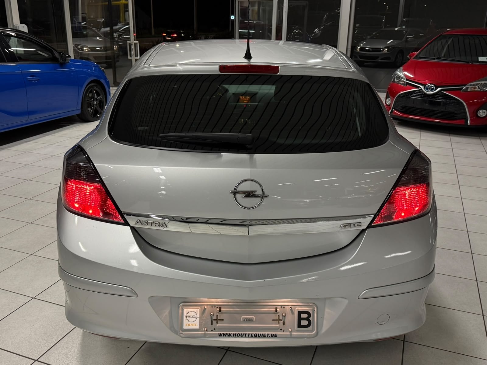 Opel Astra GTC 1.6i Essence 77kW Euro 4, Argent ou Gris, Volant multifonction, Entreprise, Autre carrosserie