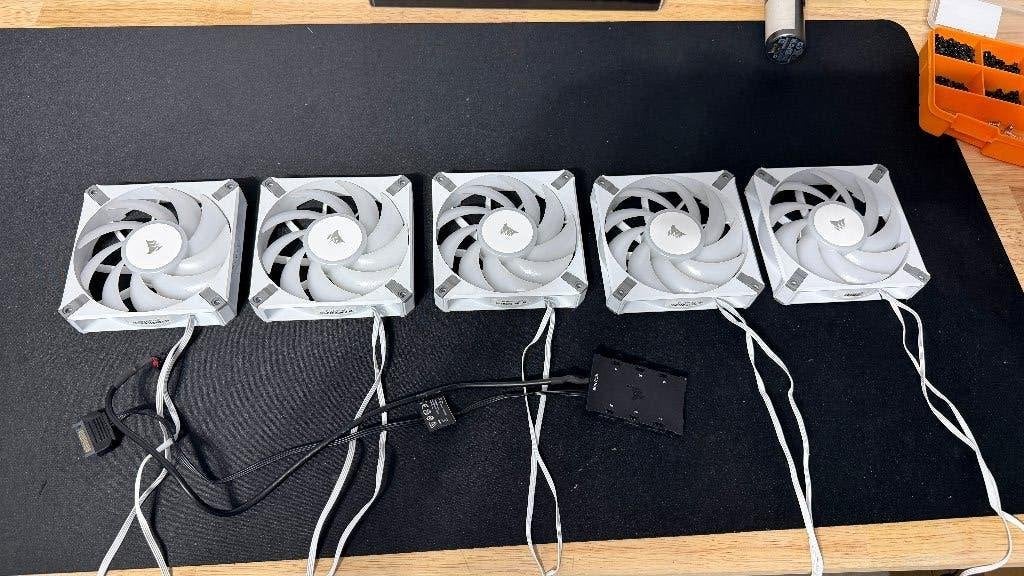 5 CORSAIR iCUE AF120 RGB ELITE PWM White + RGB-controller, Ophalen, Gebruikt, Luchtkoeling
