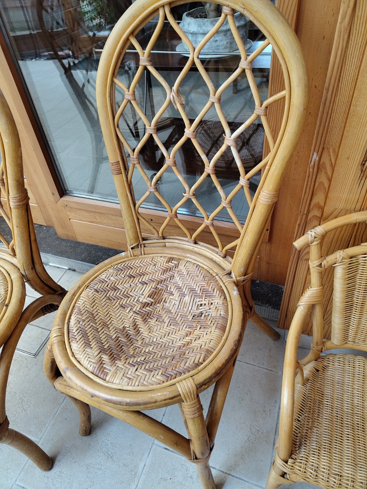chaise en osier, Enlèvement