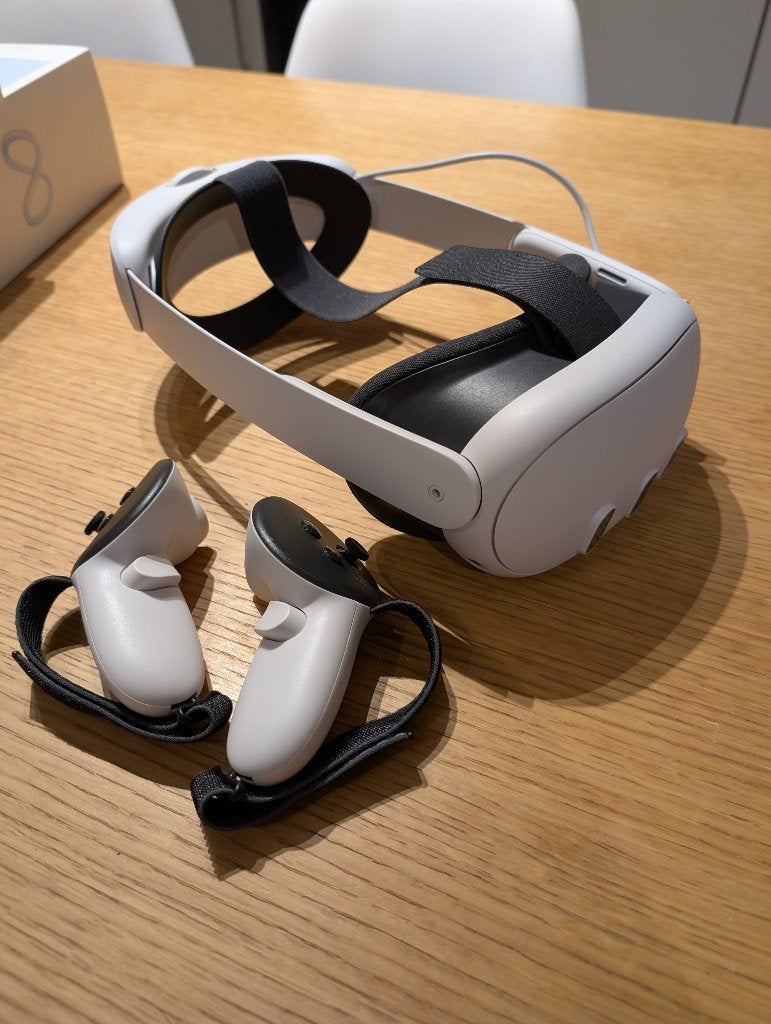 Casque VR : Meta Quest 3 + straps pour casque et manettes, Consoles de jeu & Jeux vidéo, Virtual Reality, Enlèvement, Utilisé