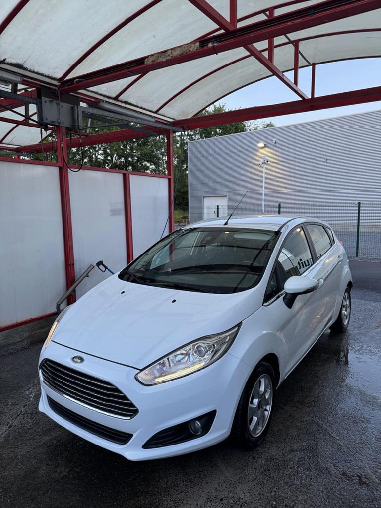Ford Fiesta Titanium, Euro 5, Boîte manuelle, Entretenue par le concessionnaire, 99 g/km