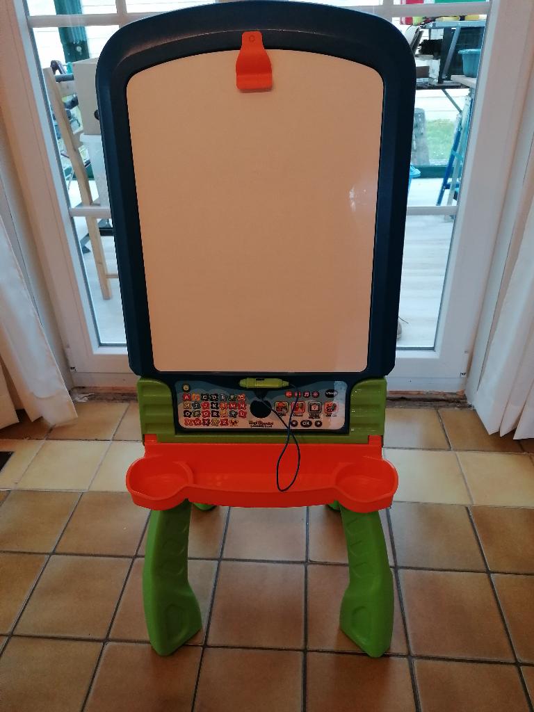 Tableau enfant interactif et réversible (tableau noir) VTech, Enlèvement, Utilisé, 6 mois à 2 ans
