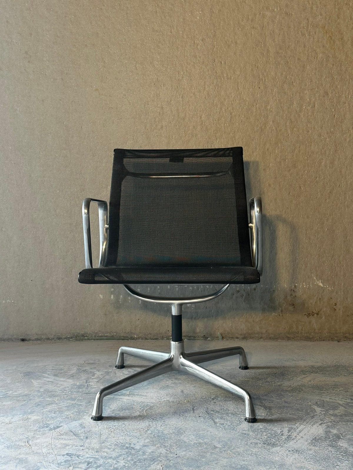 Eames EA108 bureaufauteuil — Vitra — zwart gaas, Huis en Inrichting, Ophalen, Gebruikt, Zwart, Bureaustoel
