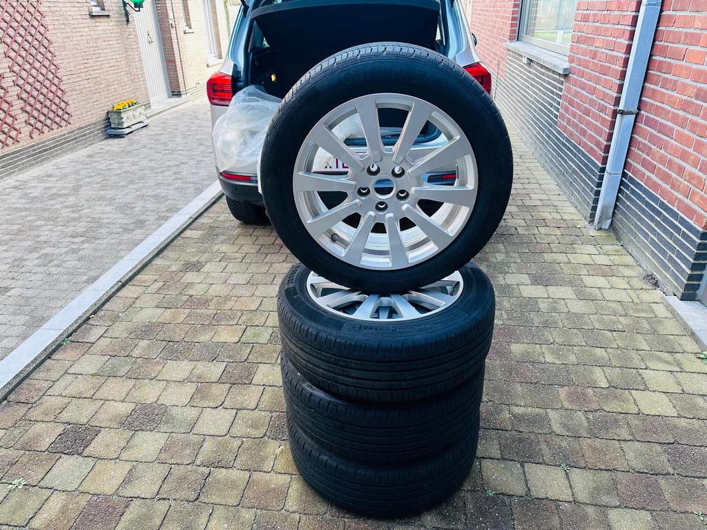4 Pneus Jaguar XE a vendre / 4 Jaguar XE banden te koop, Auto-onderdelen, Banden en Velgen, Ophalen of Verzenden, Zomerbanden