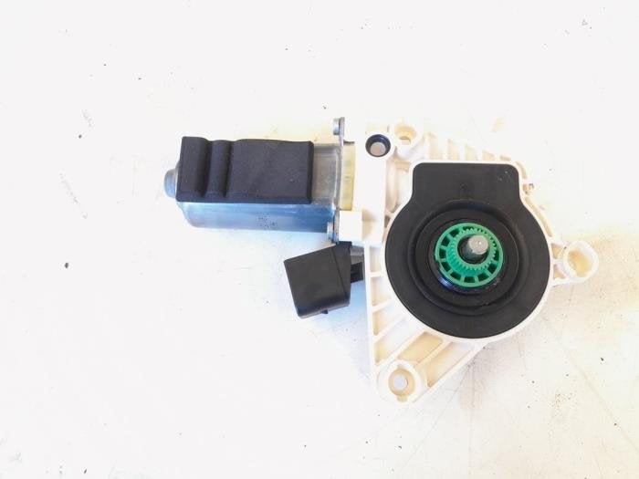 Moteur de vitre portière d'un Mercedes CLA, Autos : Pièces & Accessoires, 3 mois de garantie, Utilisé, -, -