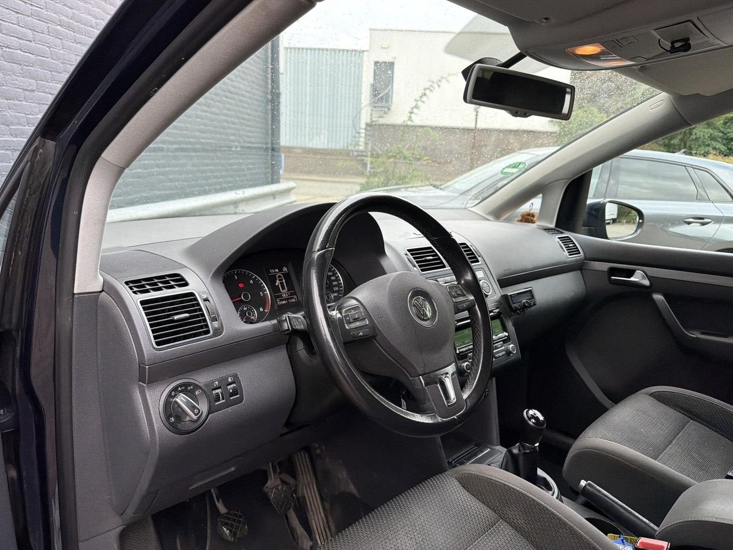 Volkswagen Touran 1.6 TDI Comfortline BlueMotion | Cruise |, Auto's, 121 g/km, Monovolume, Zwart, Blauw