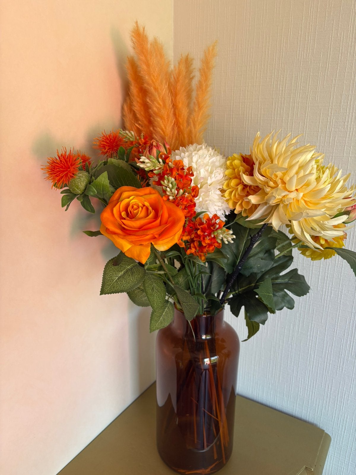 Kunstbloemen met vaas, Ophalen, Zo goed als nieuw