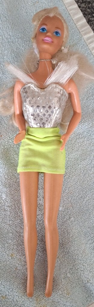 barbie zilverkleur top en groene rok, Vêtements | Femmes, Enlèvement ou Envoi, Comme neuf