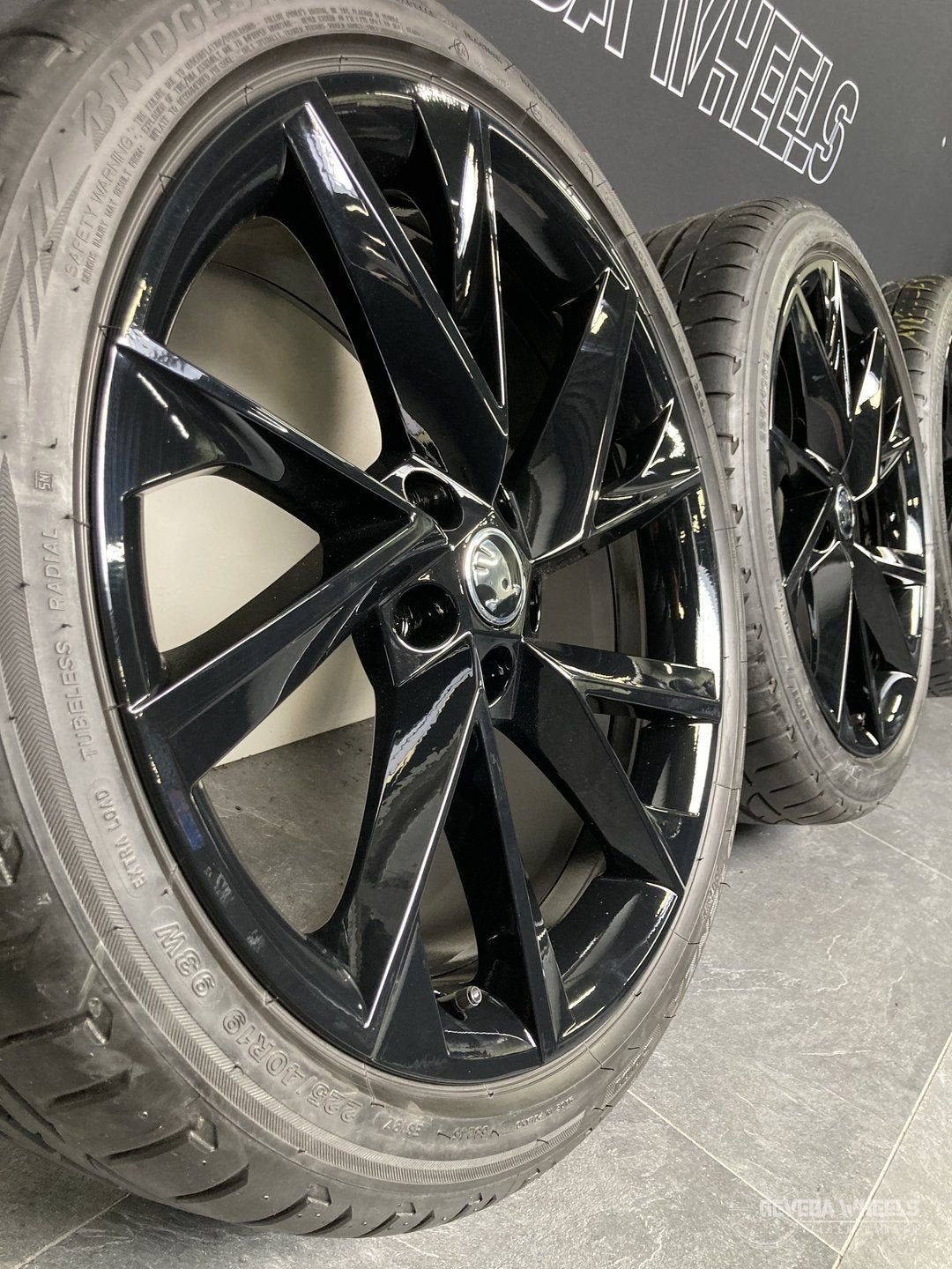19” originele Skoda Karoq velgen + banden 5x112 57A601025R, Pneus et Jantes, Véhicule de tourisme, Pneus été, -