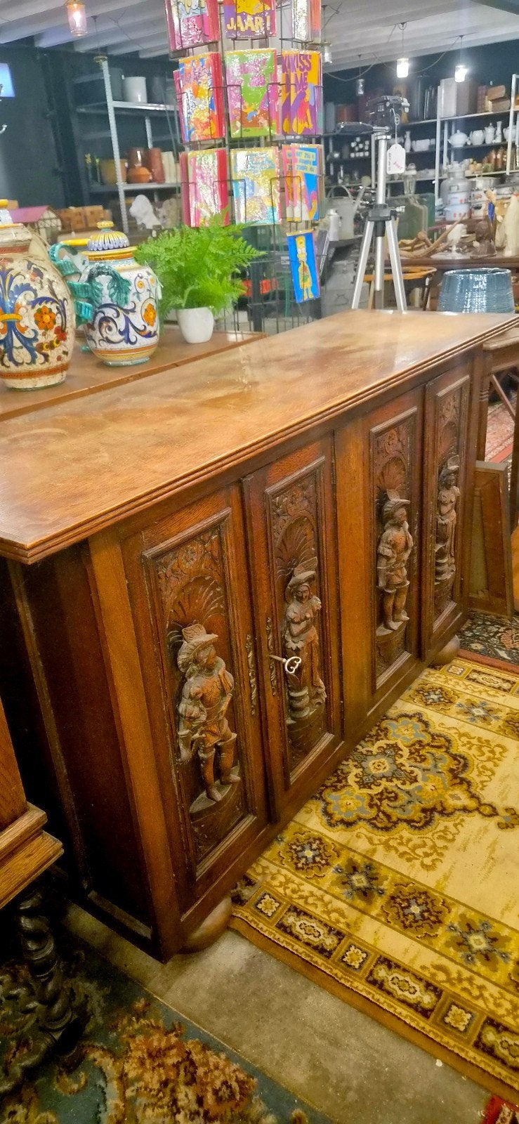 Antieke eiken buffetkast met rijk houtsnijwerk – 146,5 cm br, Antiek en Kunst, Antiek | Meubels | Kasten, Ophalen