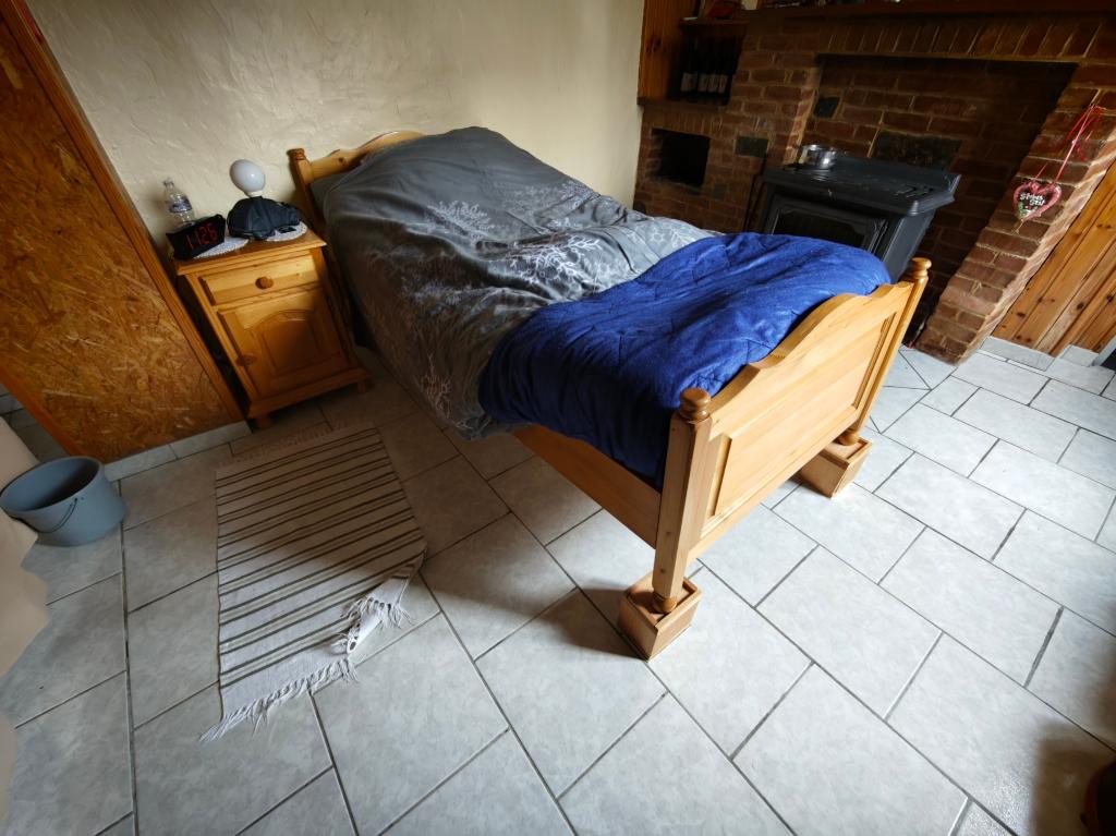 lit une personne, Une personne, Brun, Enlèvement, Utilisé