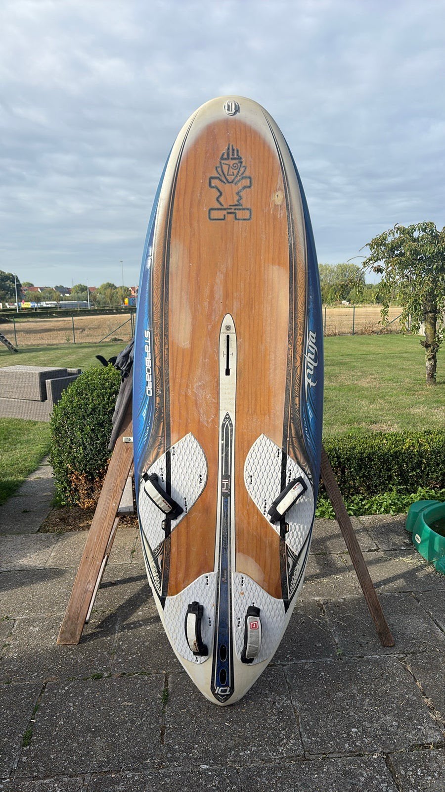 Starboard futura 141 liter, Sports nautiques & Bateaux, Planche à voile, Planche, Moins de 250 cm, Utilisé, Avec aileron(s)