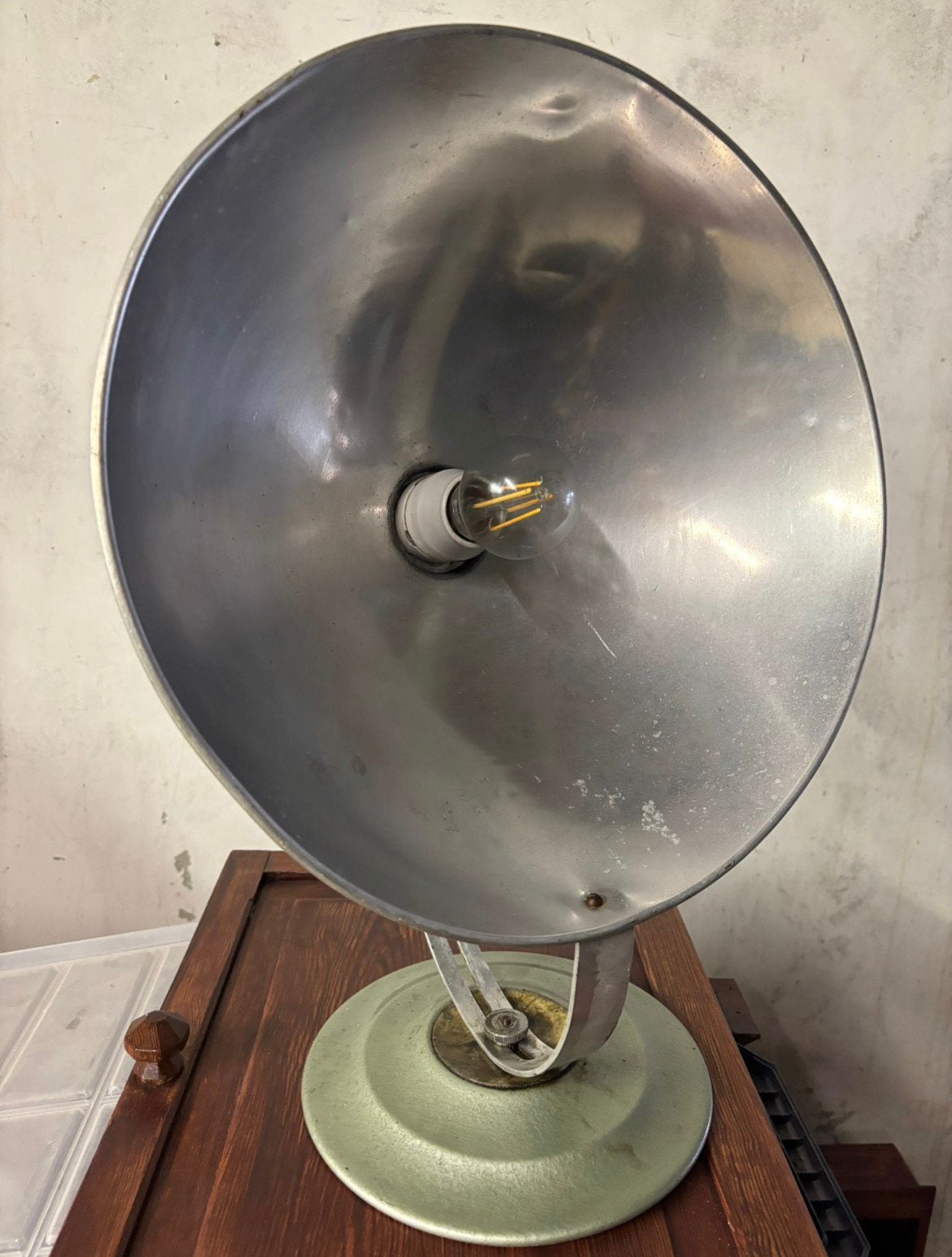 Lampe Wolfral du milieu du siècle, Enlèvement
