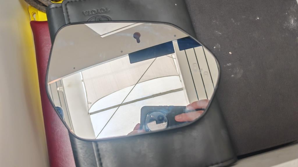 Glace rétroviseur gauche ou droit  Toyota Yaris Cross, Enlèvement ou Envoi