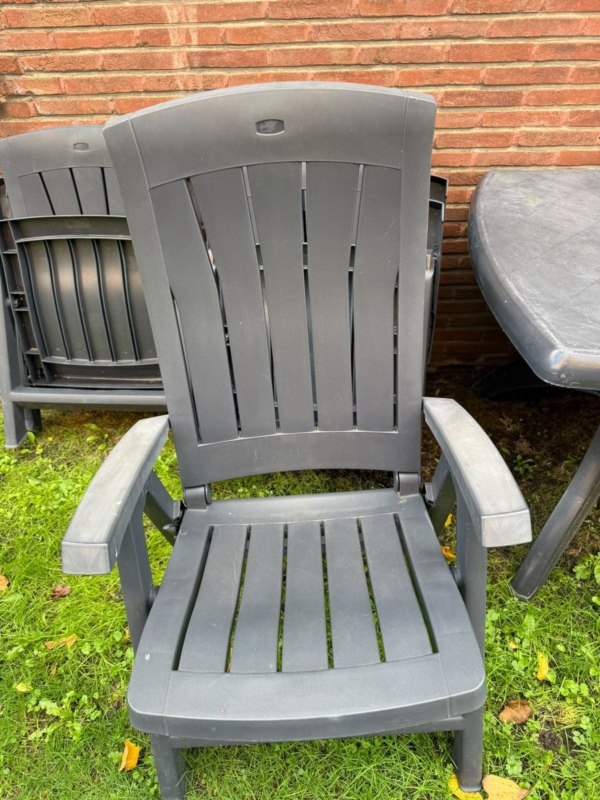 plastic stoelen en tafel, Ophalen, Zo goed als nieuw, Plastic