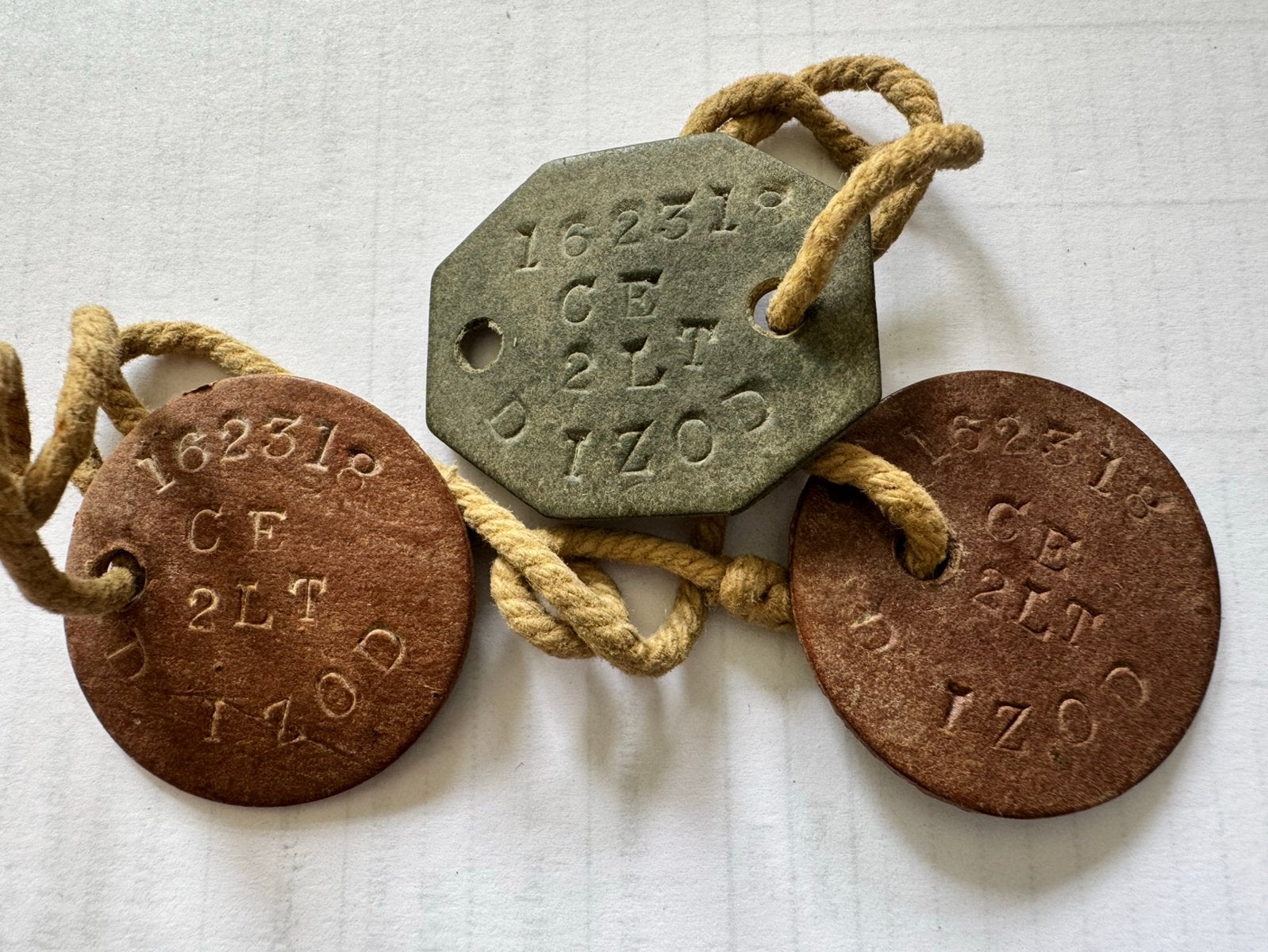 WWII Brits officier identity disk dog tag, Ophalen of Verzenden, Landmacht, Kleding of Schoenen