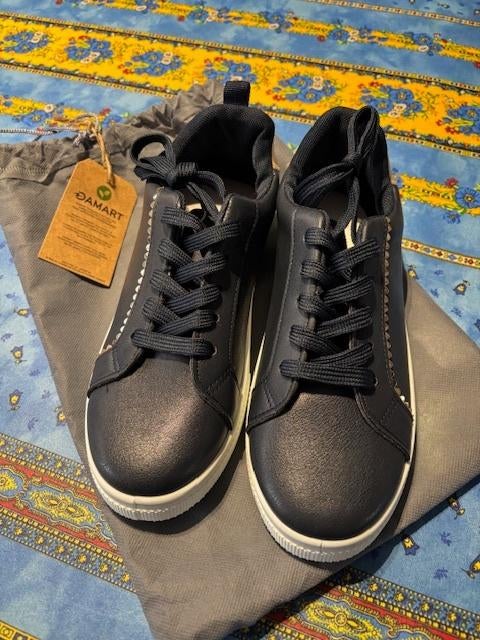 Damart donkerblauwe schoenen maat 38/nieuw, Kleding | Dames, Ophalen, Blauw, Nieuw, Sneakers