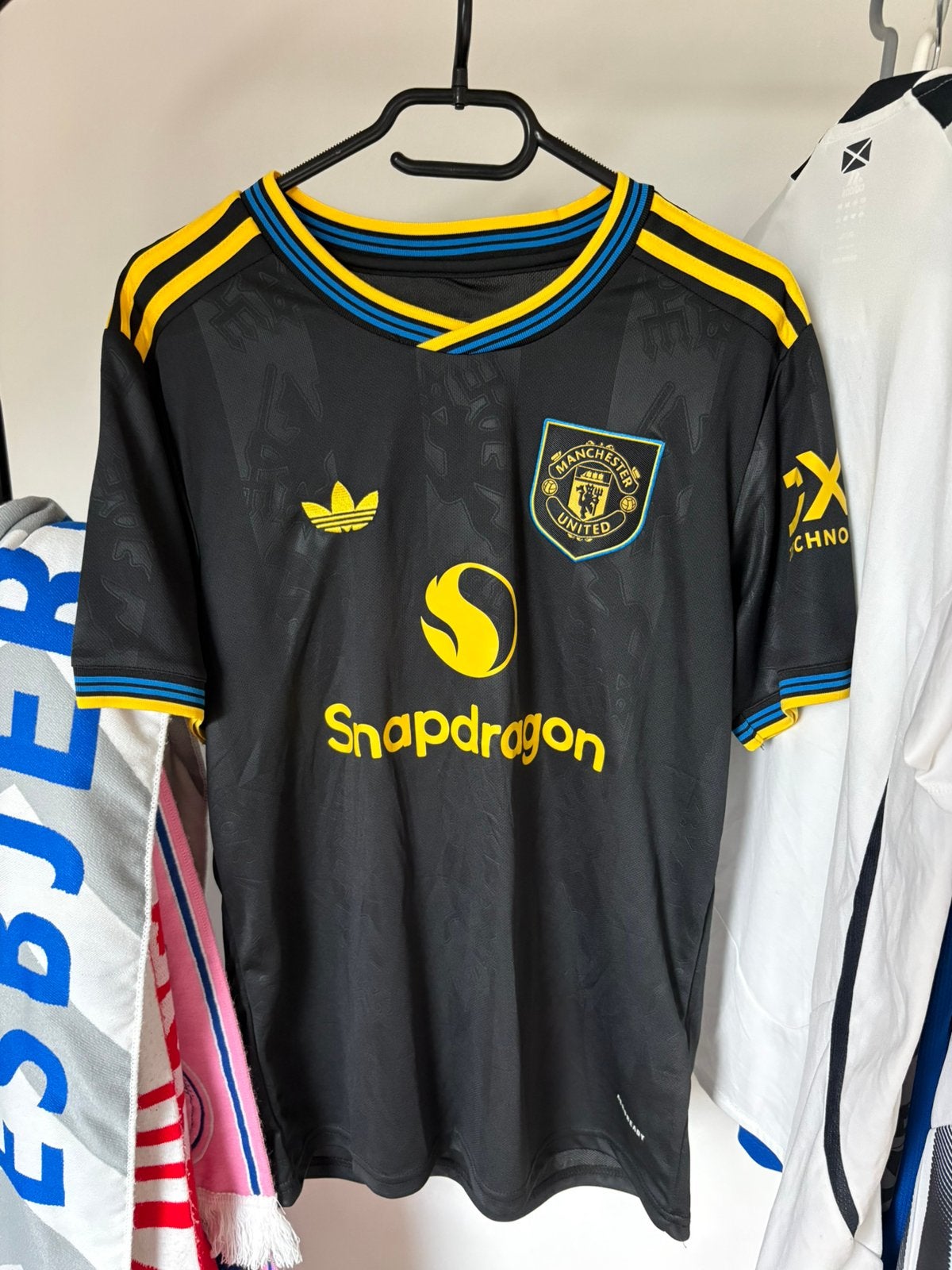Manchester United - Third shirt, Maat M, Ophalen of Verzenden, Zo goed als nieuw, Shirt