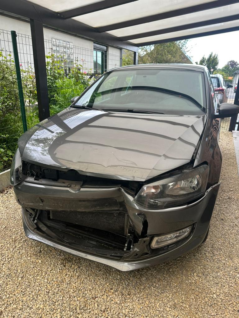 Schadewagen Volkswagen Polo 6r 1.2 trendline, Auto's, Voorwielaandrijving, Euro 5, Stof, Zwart