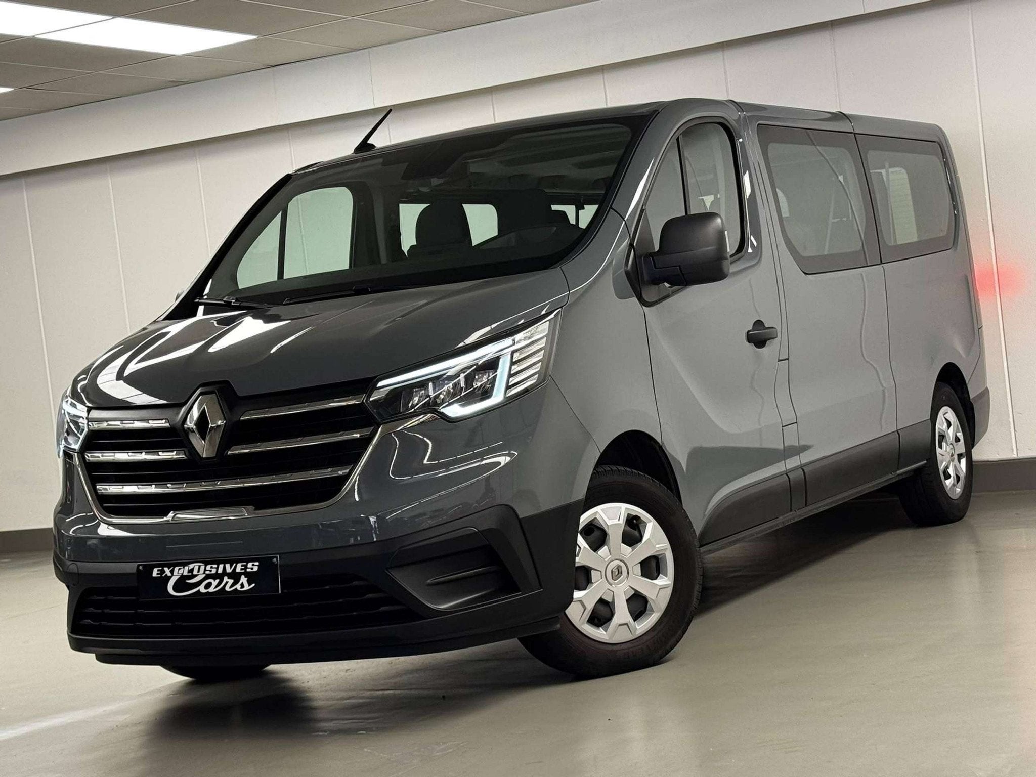 Renault Trafic 2.0 DCI 150 CV LONG CHASSIS PMR 9 PLACES EDC, Auto's, Automaat, 188 g/km, Stof, Gebruikt