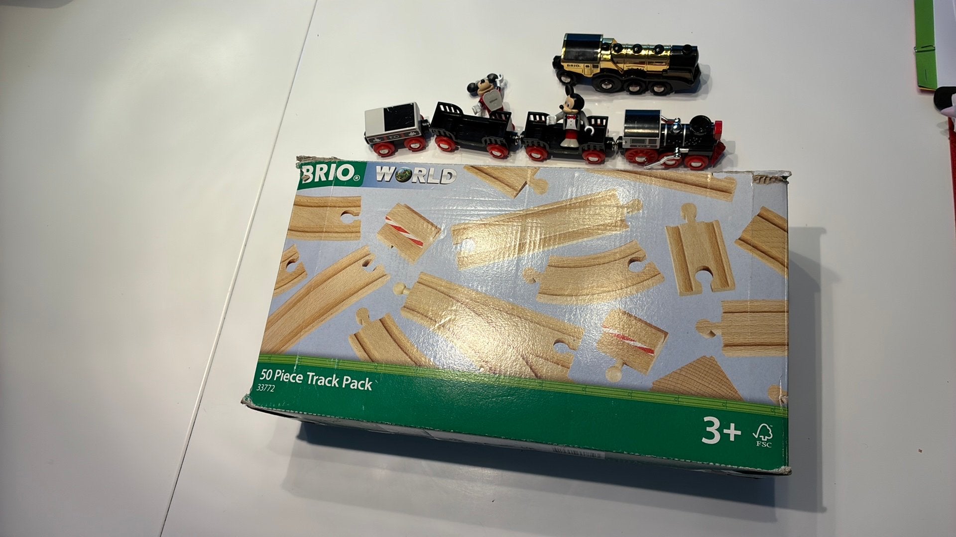 BRIO World treinset/50-delige houten railset/Disney Mickey, Ophalen, Gebruikt, Bouwen
