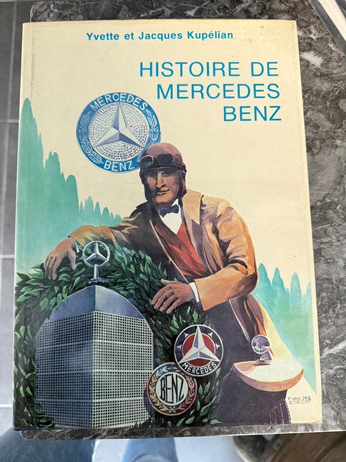 Livre histoire de Mercedez-Benz, Boeken, Ophalen, Zo goed als nieuw